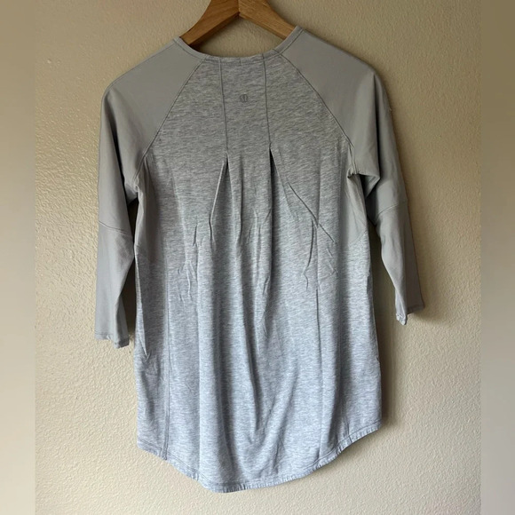 LULULEMON Clip In Long Sleeve - Picture 3 of 9